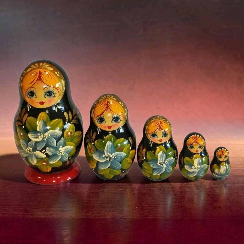 Russian Matryoshka Nesting Dolls Vintage 5 Piece Hand Painted signed by Artist